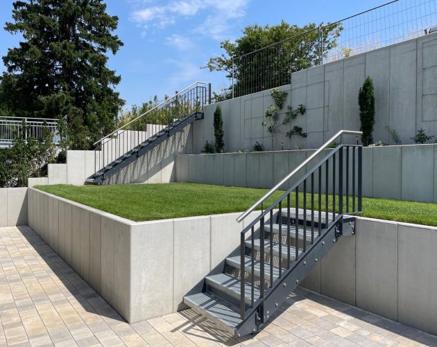 Stahltreppe auf zwei Etagen Terrasse